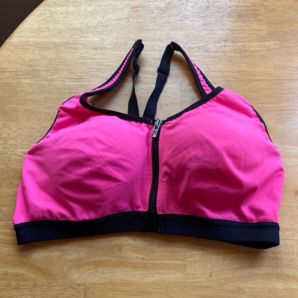 ! Victoria’s Secret sport bra size M pre-owned